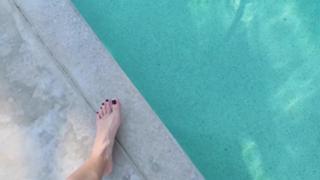 Jenna Ezarik feet photo thumbnail