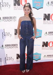 Kira Kosarin feet photo thumbnail
