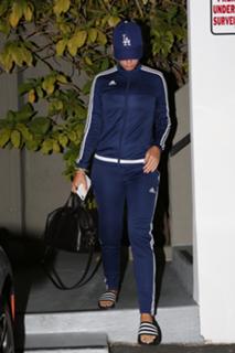 Katy Perry feet photo thumbnail