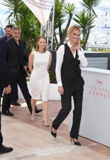 Jodie Foster feet photo thumbnail