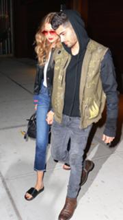 Gigi Hadid feet photo thumbnail