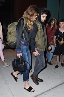 Gigi Hadid feet photo thumbnail