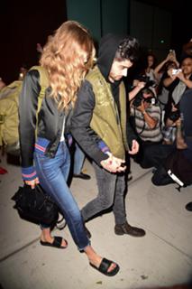 Gigi Hadid feet photo thumbnail