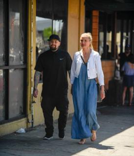 Cameron Diaz feet photo thumbnail