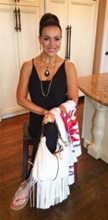Lisa Robertson feet photo thumbnail