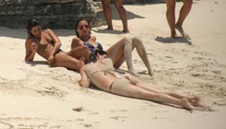 Kendall Jenner feet photo thumbnail