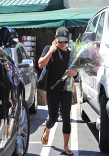 Lea Michele feet photo thumbnail