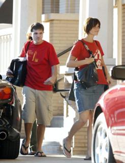 Mandy Moore feet photo thumbnail