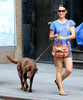Lucy Liu feet photo thumbnail