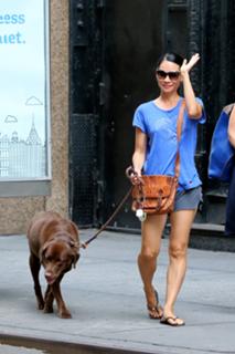 Lucy Liu feet photo thumbnail