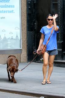 Lucy Liu feet photo thumbnail