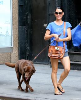 Lucy Liu feet photo thumbnail