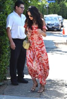 Shay Mitchell feet photo thumbnail