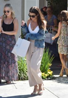 Lea Michele feet photo thumbnail