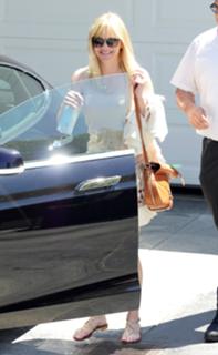 Anna Faris feet photo thumbnail