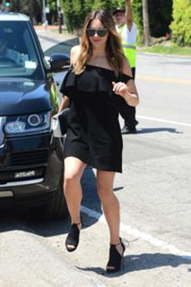Katharine McPhee feet photo thumbnail