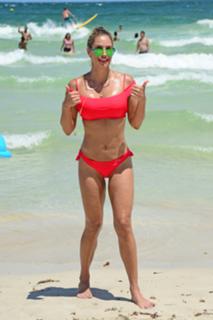 Jennifer Nicole Lee feet photo thumbnail