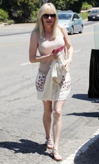 Anna Faris feet photo thumbnail