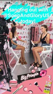 Victoria Justice feet photo thumbnail