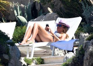 Heidi Klum feet photo thumbnail