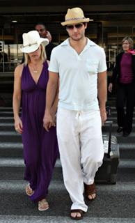 Jennie Garth feet photo thumbnail