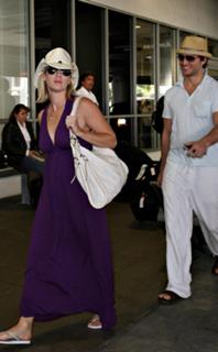 Jennie Garth feet photo thumbnail
