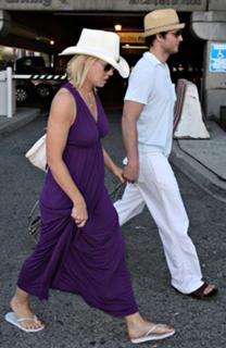 Jennie Garth feet photo thumbnail