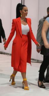 Katy Perry feet photo thumbnail