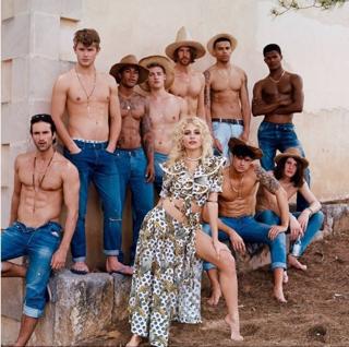 Pixie Lott feet photo thumbnail