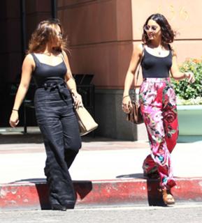 Vanessa Hudgens feet photo thumbnail