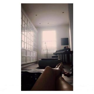 Kate Hudson feet photo thumbnail