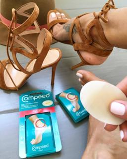 Brooke Burke feet photo thumbnail