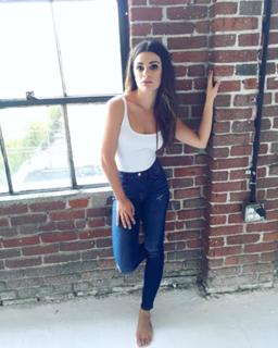 Lea Michele feet photo thumbnail