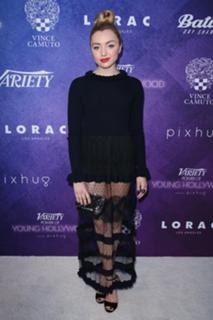 Peyton List feet photo thumbnail