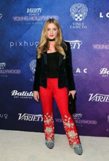 Kathryn Newton feet photo thumbnail