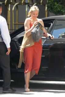Cameron Diaz feet photo thumbnail