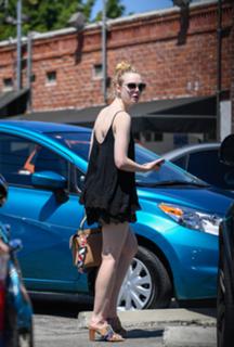 Elle Fanning feet photo thumbnail