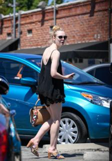 Elle Fanning feet photo thumbnail