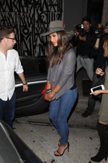 Nicole Scherzinger feet photo thumbnail