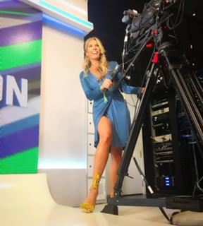 Adriane Galisteu feet photo thumbnail