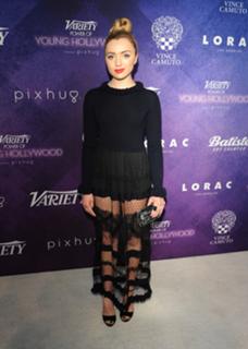Peyton List feet photo thumbnail