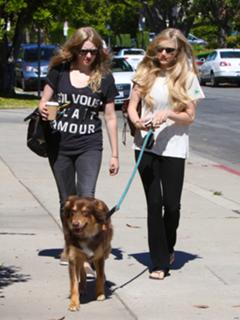 Amanda Seyfried feet photo thumbnail
