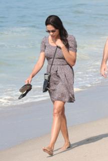 Rosario Dawson feet photo thumbnail