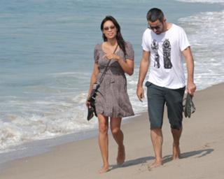 Rosario Dawson feet photo thumbnail