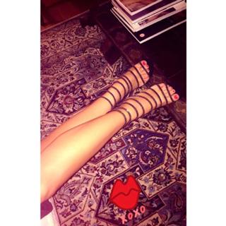 Claudia Romani feet photo thumbnail