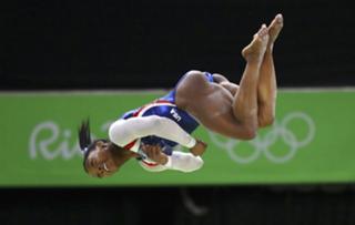 Simone Biles feet photo thumbnail