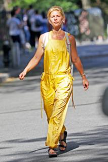 Claire Danes feet photo thumbnail