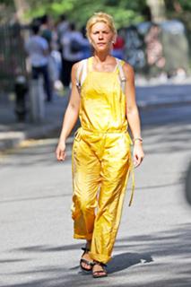Claire Danes feet photo thumbnail