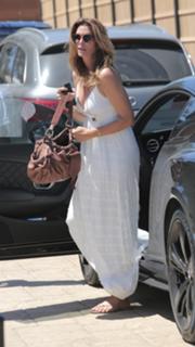 Cindy Crawford feet photo thumbnail