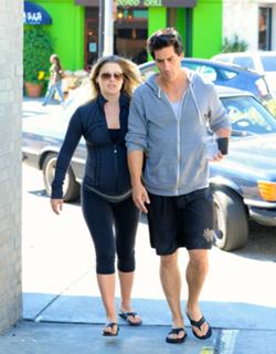 Ali Larter feet photo thumbnail
